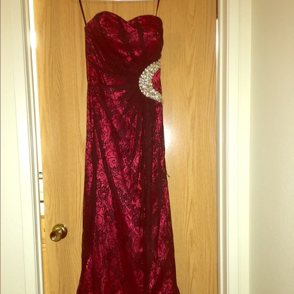 Gown - Picture 1 of 6