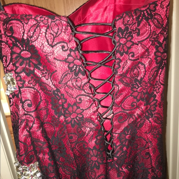 Gown - Picture 2 of 6