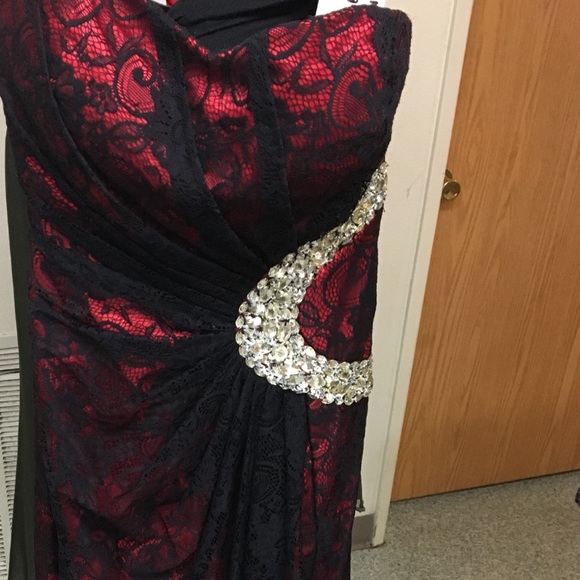 Gown - Picture 4 of 6