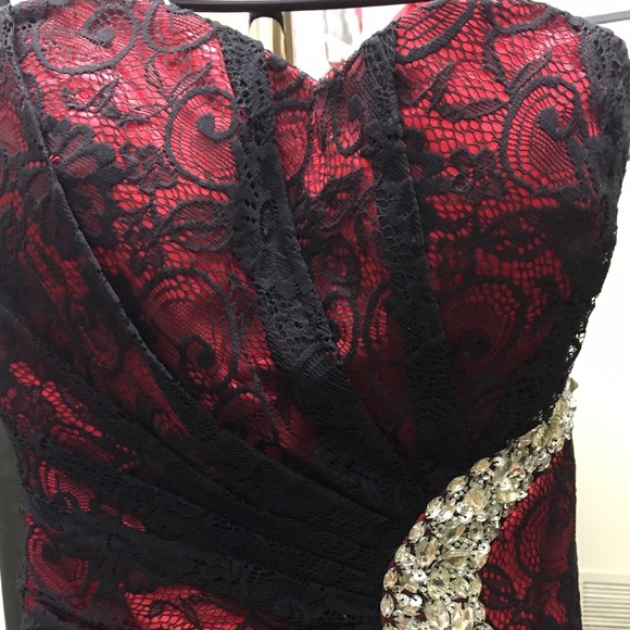 Gown - Picture 6 of 6