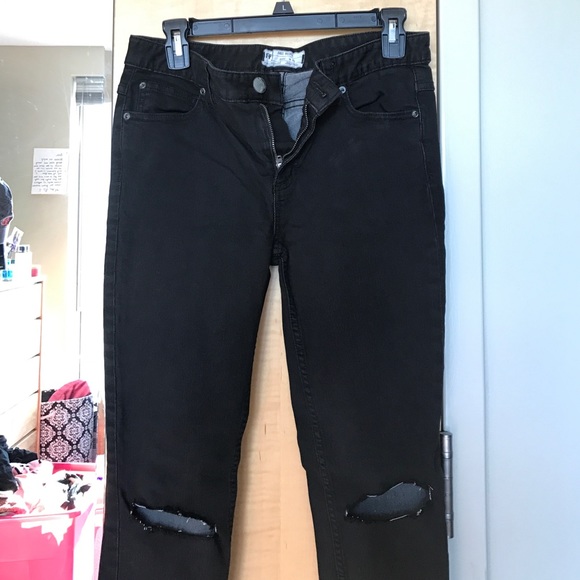 Free people ripped knee jeans black size 28
