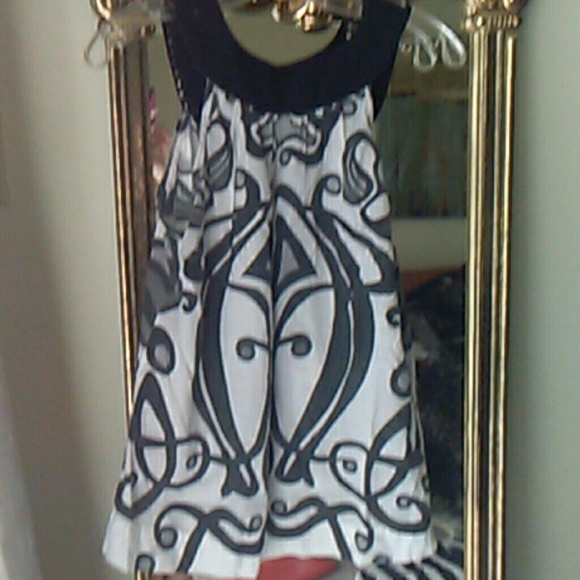 3 for $25 Lightweight top with sequins. - Picture 2 of 4