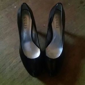 Guess Pumps
