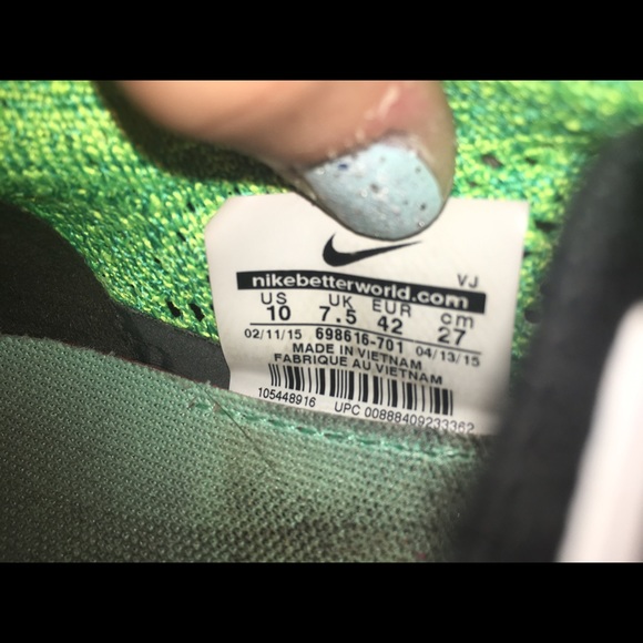 Womens nike shoes!!!! - Picture 2 of 4