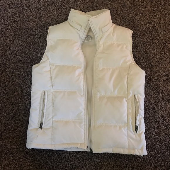 Maurice's white puffer vest 💗