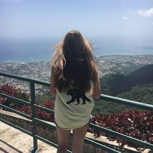 Meet your Posher, Olivia