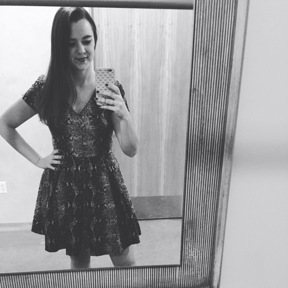 Meet your Posher, Steph - Picture 3 of 3