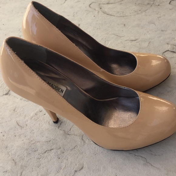 Steve Madden sz 9 patent leather nude heels
