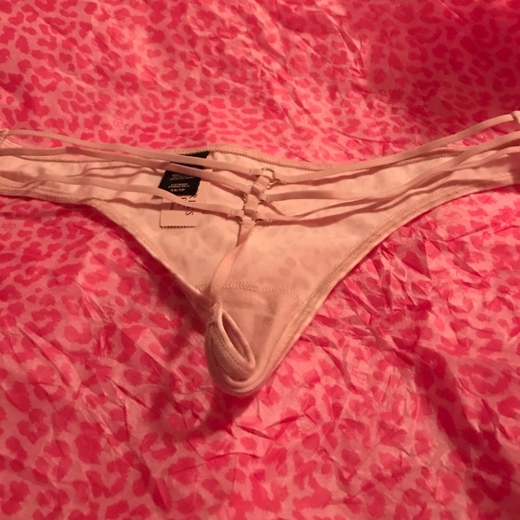 Very Sexy V-String - Picture 3 of 3
