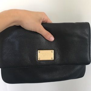 MICHAEL KORS CLUTCH PURSE