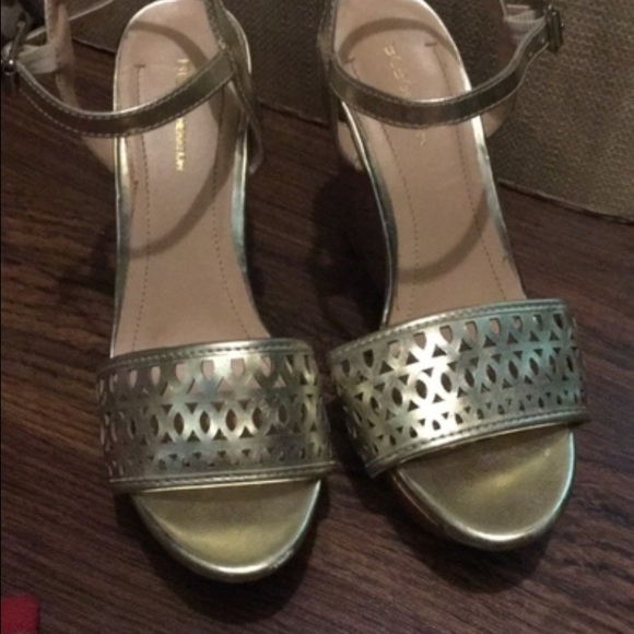 Gold wedges - Picture 3 of 3