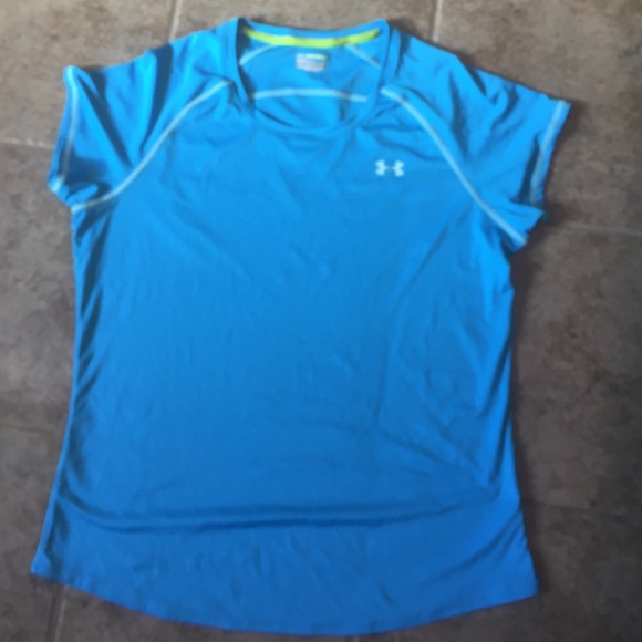 Under Armour workout top. Semi-fitted