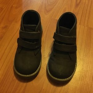 Size 9 children's place boy boots!!