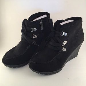 Girl Mia Bromleyy Black Nova Suede. New in Box