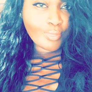 Meet your Posher, Aviona