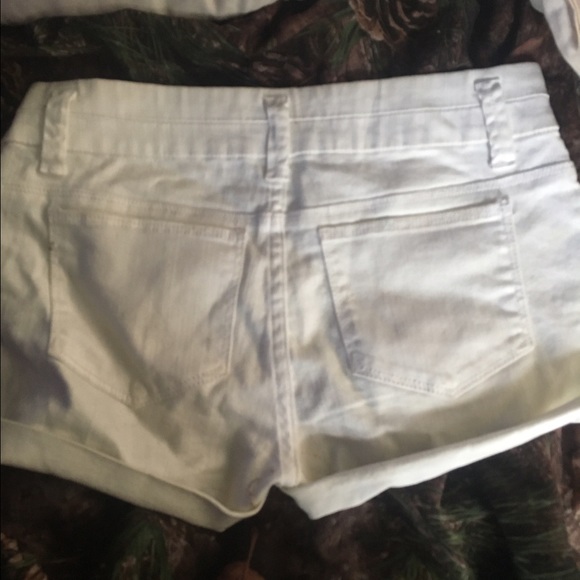 White shorts - Picture 2 of 4