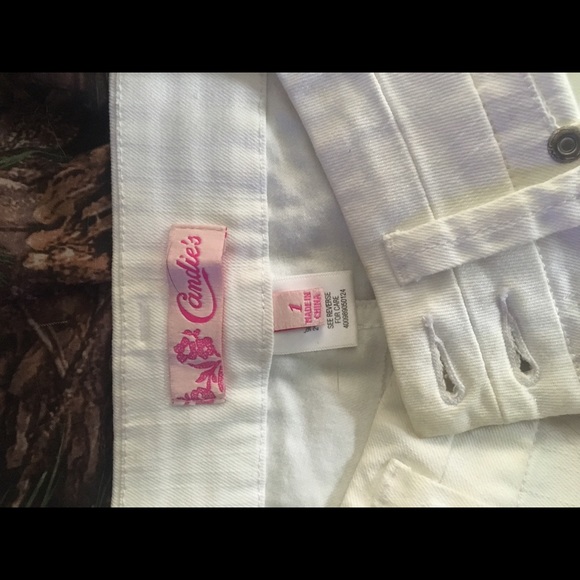 White shorts - Picture 4 of 4