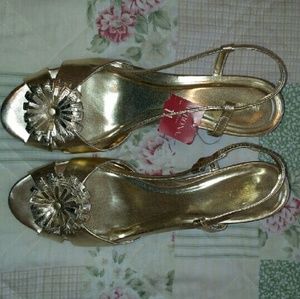 Merona Gold formal shoe