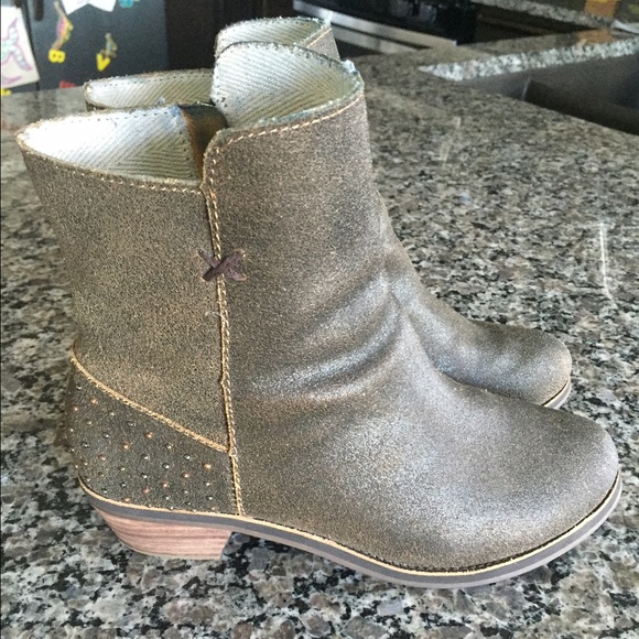 Reef leather "Adora" distressed look booties