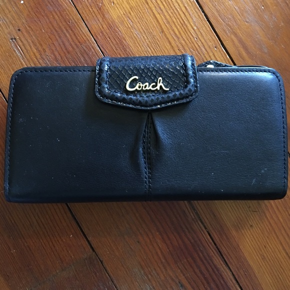 Coach Handbags - SALE! 🌻😍Authentic coach wallet