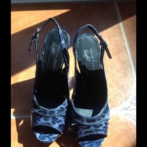 NWOT Donald J Pliner slingback heels blue patent