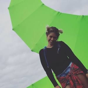 Meet your Posher, Tia