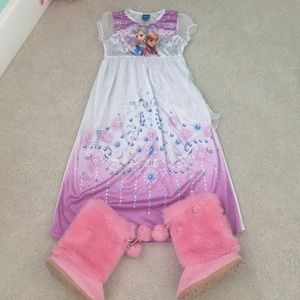 Disney Frozen - Elsa & Anna nightgown. + slippers