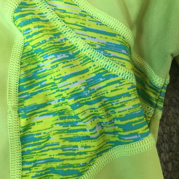 Athletic pullover - Picture 2 of 3