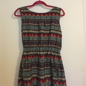 Casual multi colored knee length dress.. comfy!