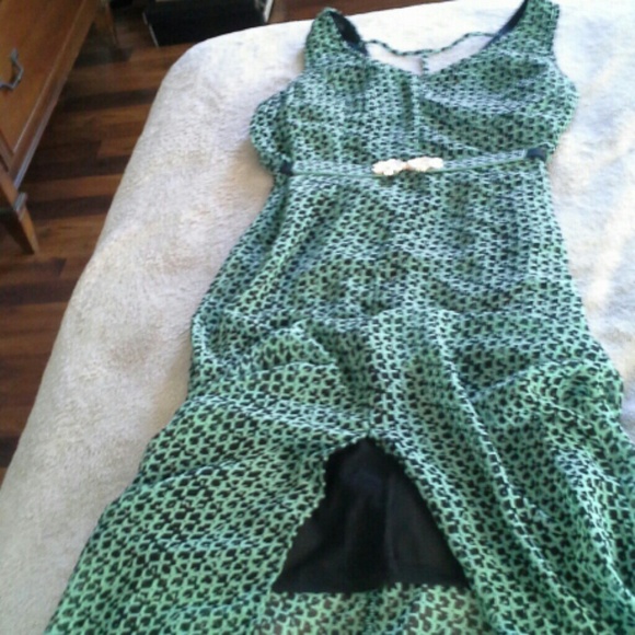 Dress - Picture 3 of 4