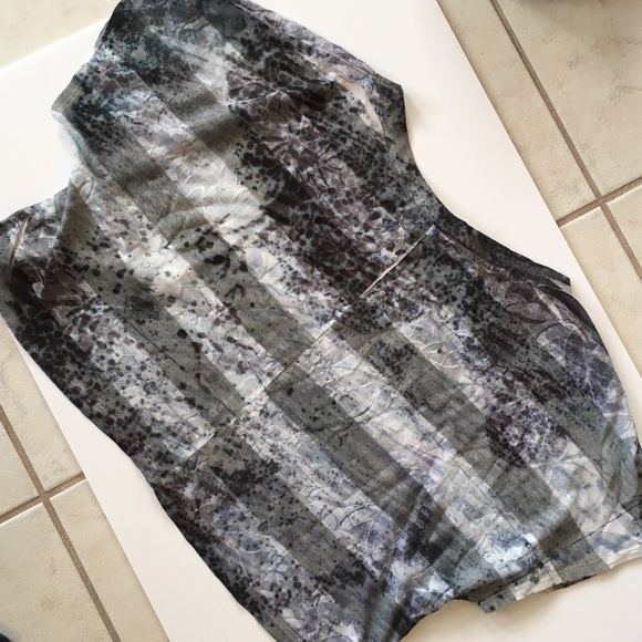 😎 Daytrip studded  gray stripe oversized t-shirt - Picture 4 of 4