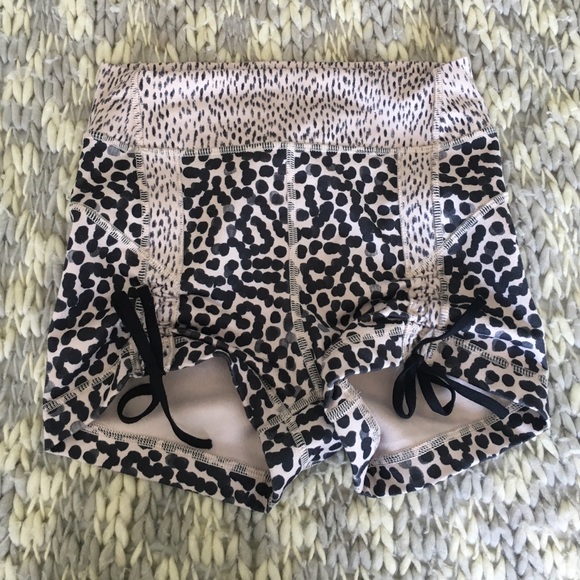 NWOT Lululemon spandex shorts
