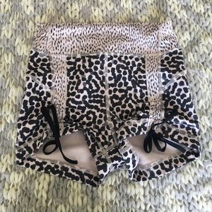 NWOT Lululemon spandex shorts