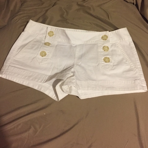 NWOT white Express shorts