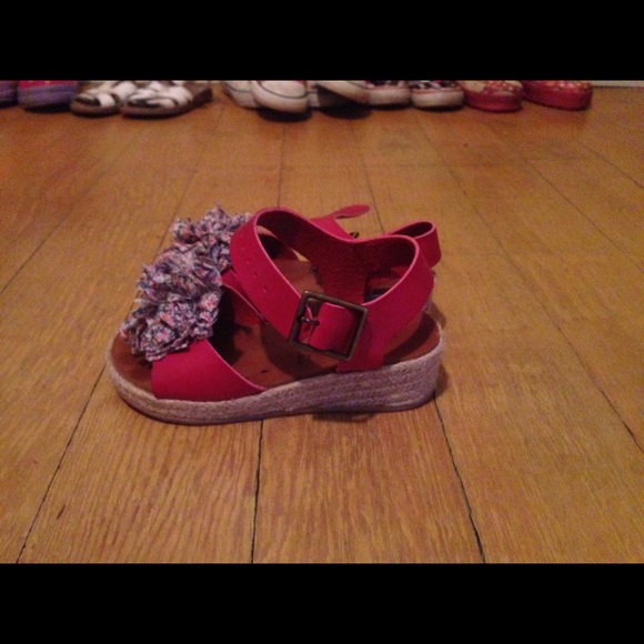 Tucker + Tate size 8 1/2  pink with flower - Picture 2 of 2