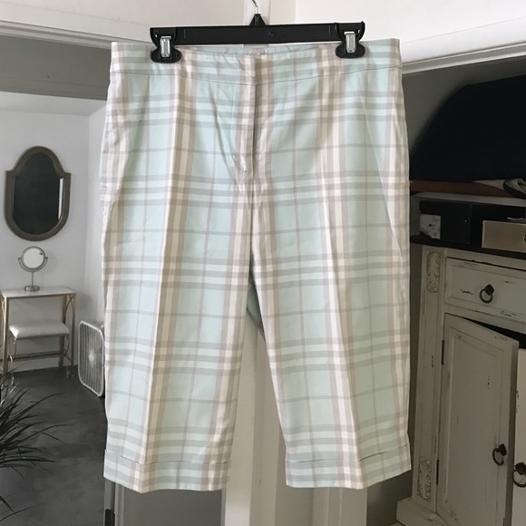 Burberry knee shorts classic light plaid, size 8