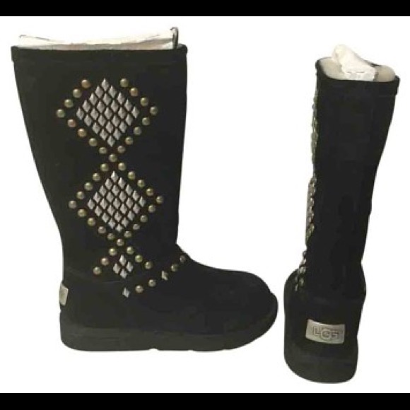 UGG Shoes - size 9 black. Good condition