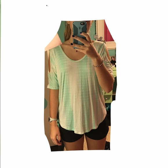 Cute green tie dye shirt w/ shoulder cutouts!