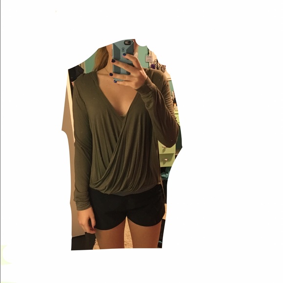 Cute long sleeve army green shirt with hood!