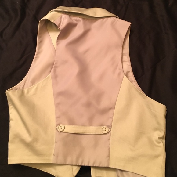 Cute H&M vest! - Picture 3 of 3