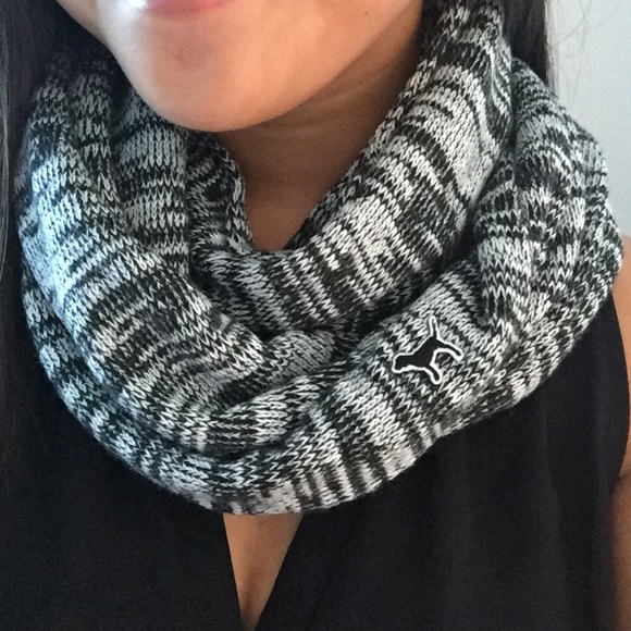 VS PINK INFINITY SCARF