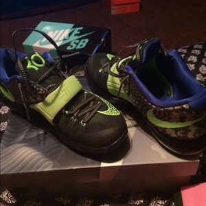 Kevin Durant sneakers men's size 9