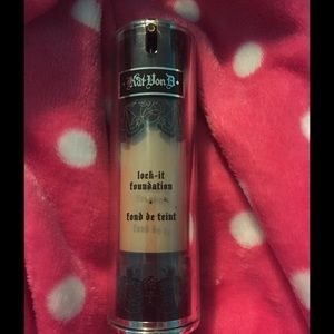 Kat Von D Lock it Foundation 💋