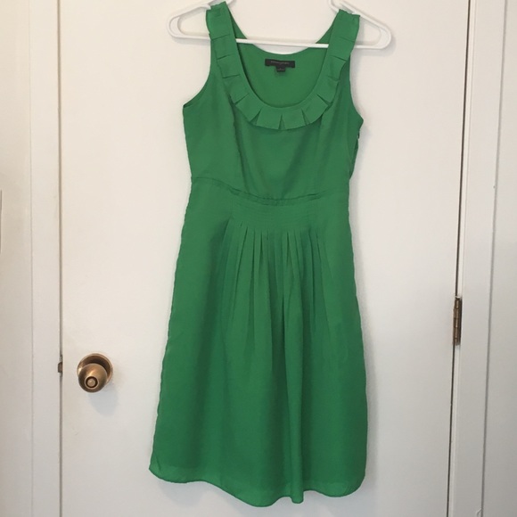 Vibrant green Banana Republic sleeveless dress