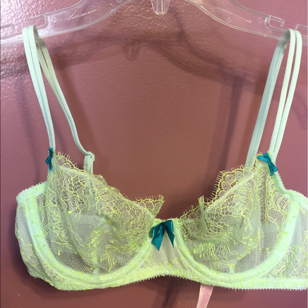 💚 VS pretty unlined lace EUC 💖 like new 💝