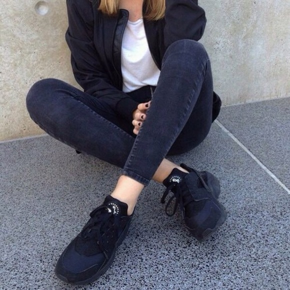 Nike Women's Huarache Size 7