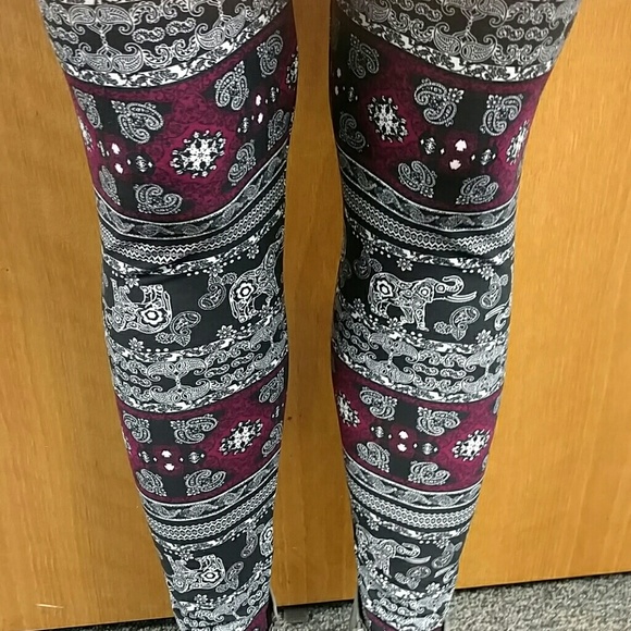 Last 1 🎉 PLUS SIZE Soft Elephant Leggings - Picture 2 of 4
