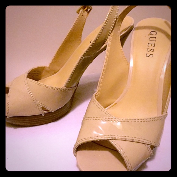 Guess leather peep toes shoes
