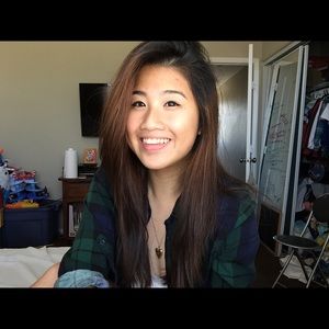 Meet your Posher, Caitlin