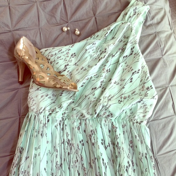 Mint dream! Vince Camuto One Shoulder Mint Dress